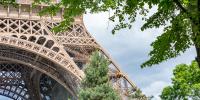 Foden af Eiffeltårnet i Paris 